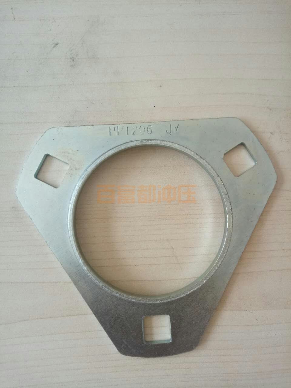 根据产品的加工方法冲压模具可分为哪些类型?